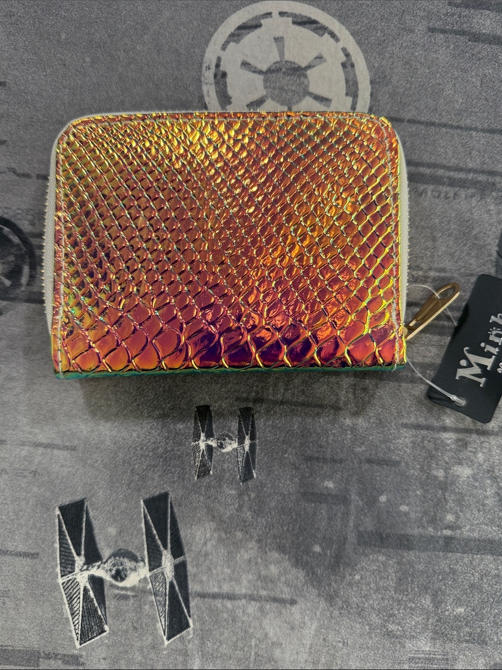NWT MINKY HOLOGRAPHIC SNAKESKIN PRINT COLOR SHIFT ZIP WALLET - Picture 3 of 6